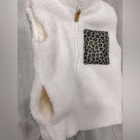 Carter’s Sherpa Vest - Picture 4 of 4